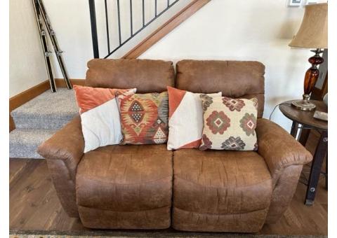 Couch/Automatic Recliner-Great Condition